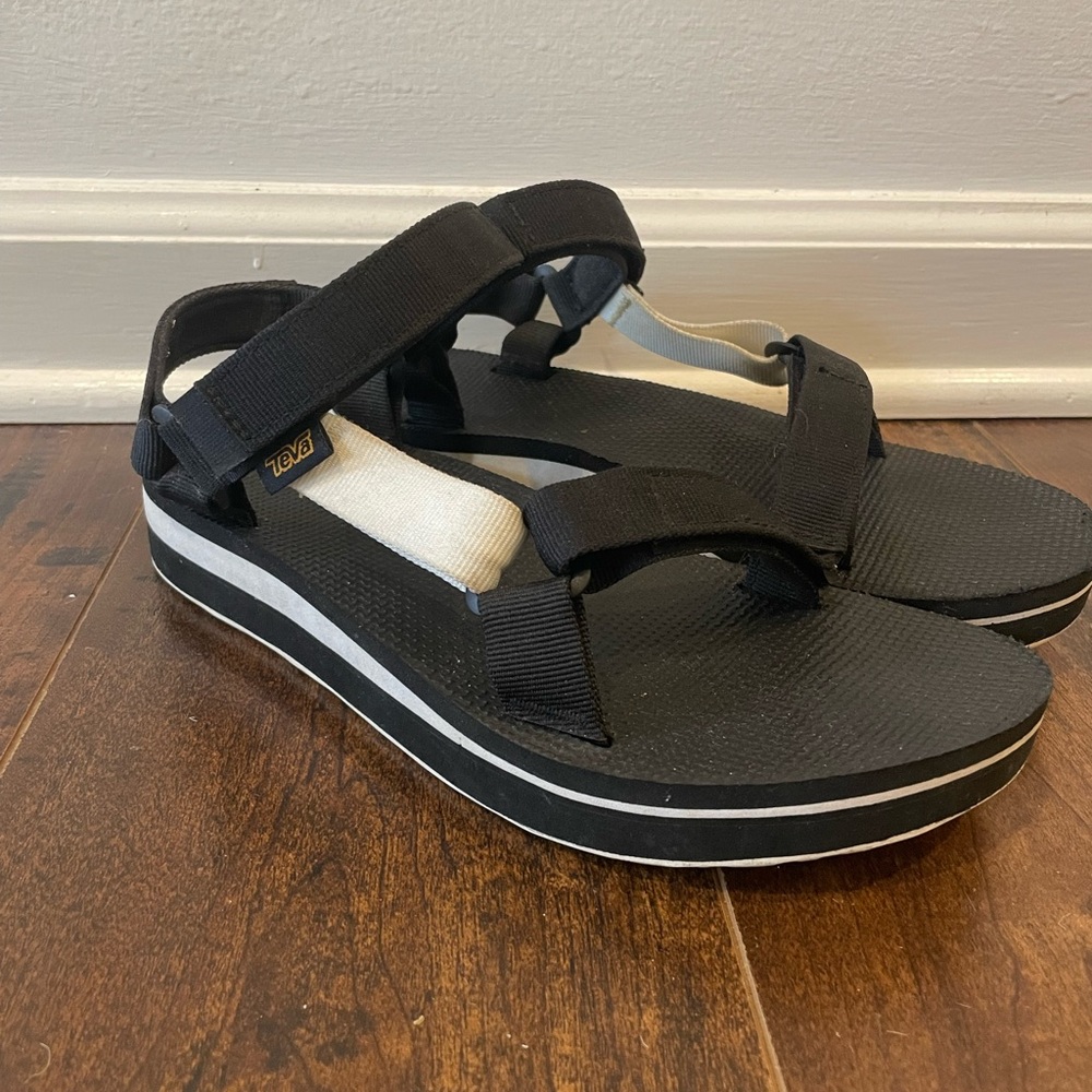 Teva Black and White Midform Universal  Platform Sandals Women’s Sz 9